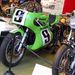Kawasaki H2R, gyári Randy Hall-speciálgép, 1972. 110 lóerős, 750 köbcentis, egy rakás mindenféle 2., 3., 5. helyet szerzett. És szép zöld, pedig a Kawasaki akkoriban fedezte fel, hogy béka szeretne lenni