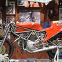Ducati Pantah versenygép az olasz kipufogógyártó Zard rendszerével. Vajon hány méter hegesztési varrat lehet ezen a  kipufogón?