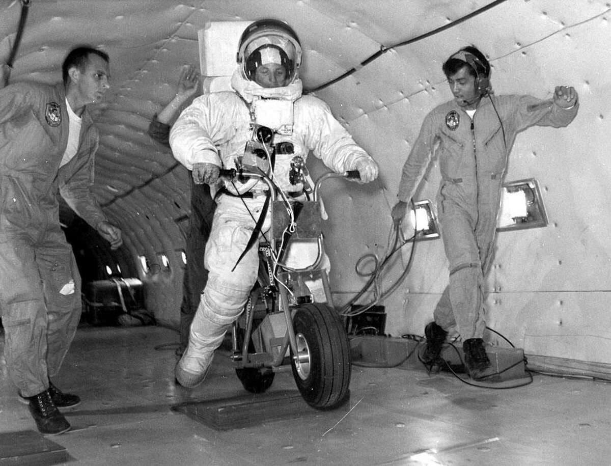 James Irwin és az LRV a Holdon, az Apollo-15 útján