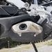 A KTM jól oldotta meg a feladványt, amin az összes motorgyártó töri a fejét. Hogyan rejtsük el az Euro3-nak megfelelő kipufogó dobját?